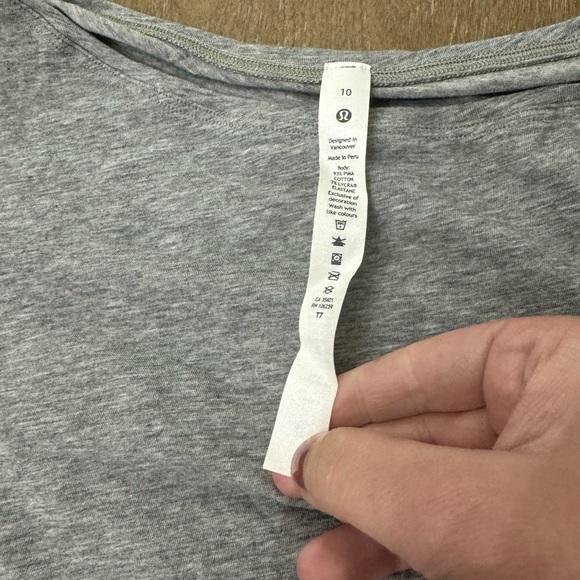 Lululemon NWOT Back In Action Short Sleeve **** - Picture 6 of 7